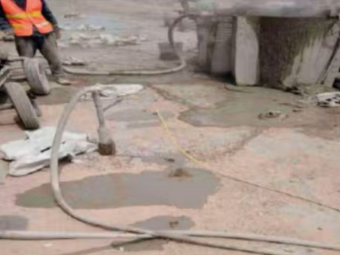 胶州水泥混凝土路面板底注浆技术 路面脱空注浆整治方案