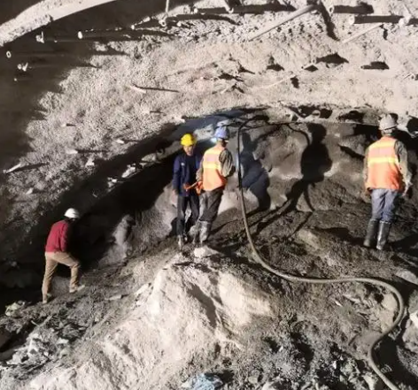 胶州拱顶带模注浆料的施工流程及注意事项